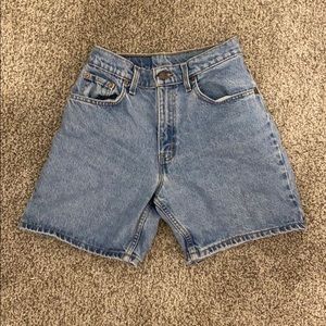 Levi 550 Denim Shorts size 7 in Levi